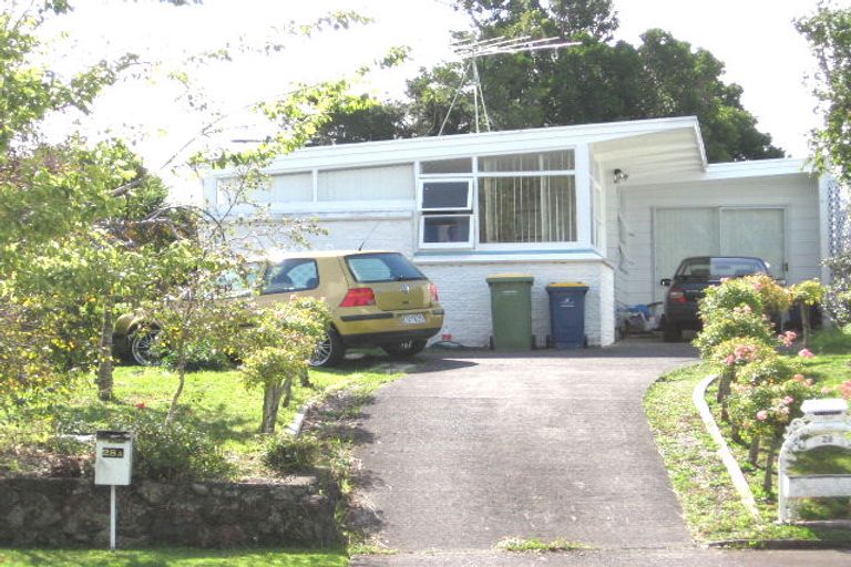 Photo of property in 28 Covil Avenue, Te Atatu South, Auckland, 0610