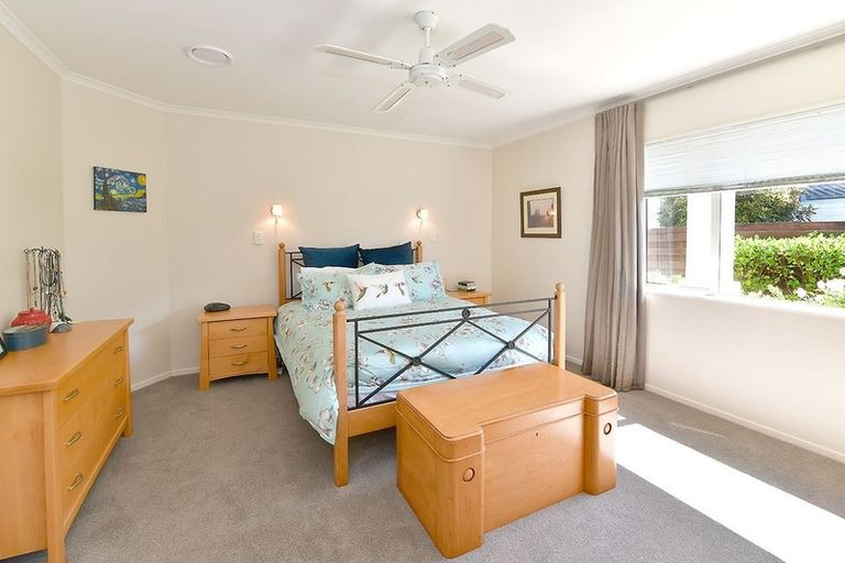 Photo of property in 100 Whangaparaoa Road, Red Beach, 0932