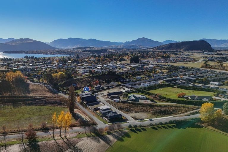 Photo of property in 9 Kamana Rise, Wanaka, 9382