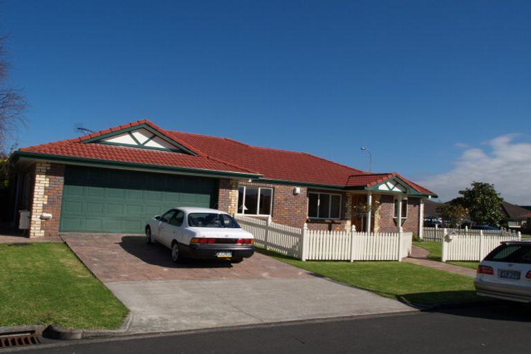 Photo of property in 2/1 Taiko Court, Northpark, Auckland, 2013