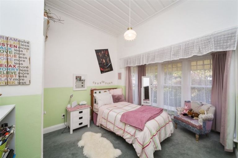 Photo of property in 1 Hunter Street, Hawera, 4610