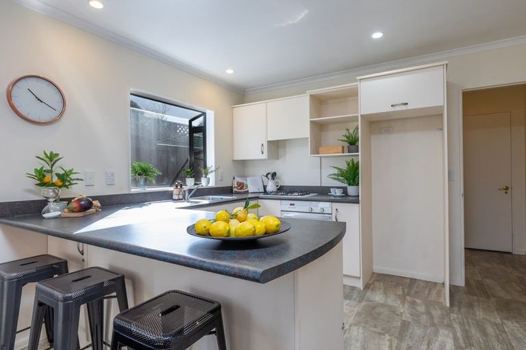 Photo of property in 2/49 Ranui Terrace, Tawa, Wellington, 5028