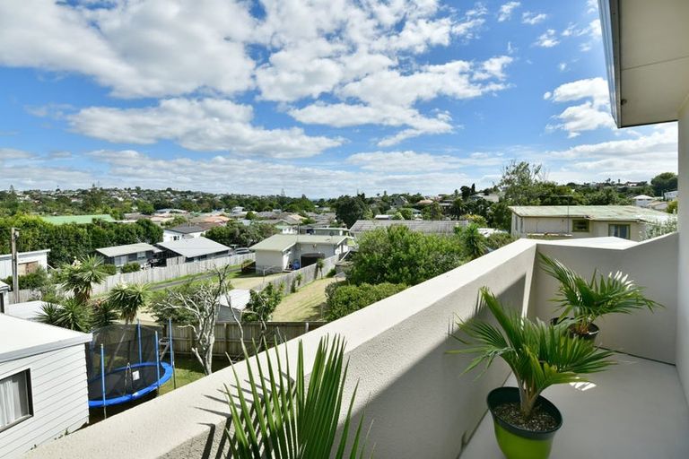 Photo of property in 1/12 Sundown Avenue, Manly, Whangaparaoa, 0930