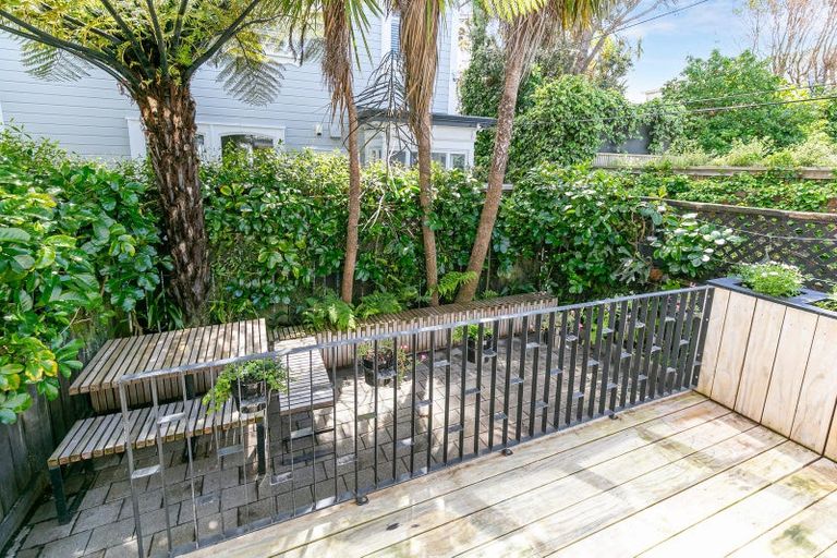 Photo of property in 10 Carrington Street, Mount Cook, Wellington, 6021