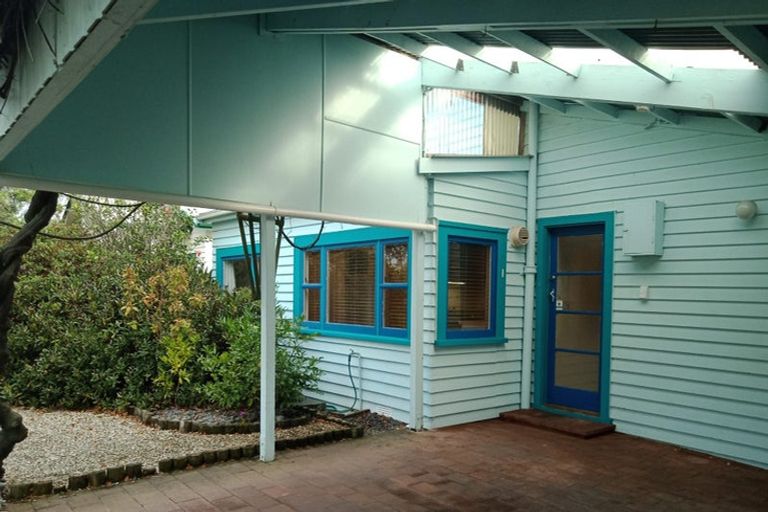 Photo of property in 18 Selwyn Road, Hospital Hill, Napier, 4110