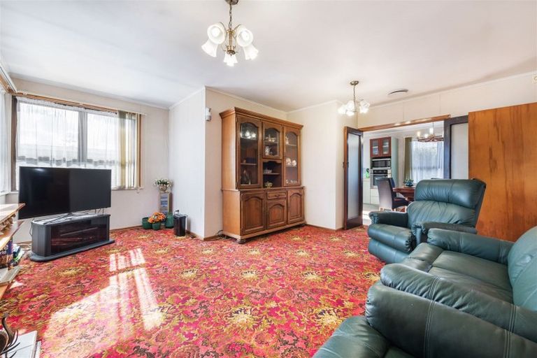 Photo of property in 72a Sylvan Crescent, Te Atatu South, Auckland, 0610