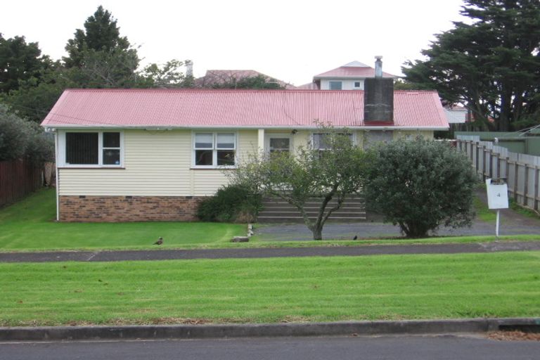 Photo of property in 4 Grande Vue Road, Papatoetoe, Auckland, 2025
