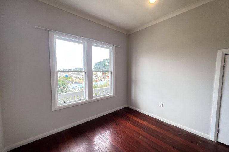 Photo of property in 92 Rolleston Street, Mount Cook, Wellington, 6021