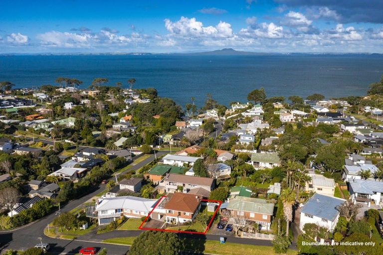 Photo of property in 1/10 Tipau Street, Torbay, Auckland, 0630