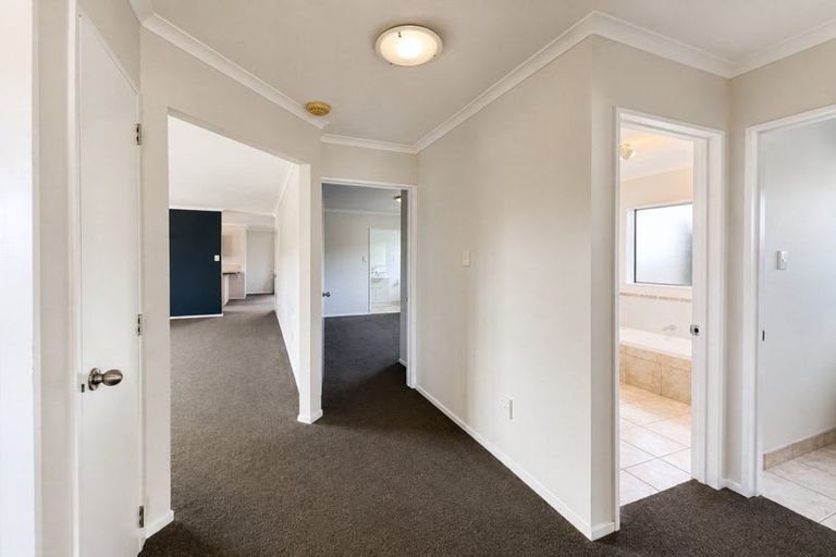 Photo of property in 48 Medvale Avenue, Flat Bush, Auckland, 2019