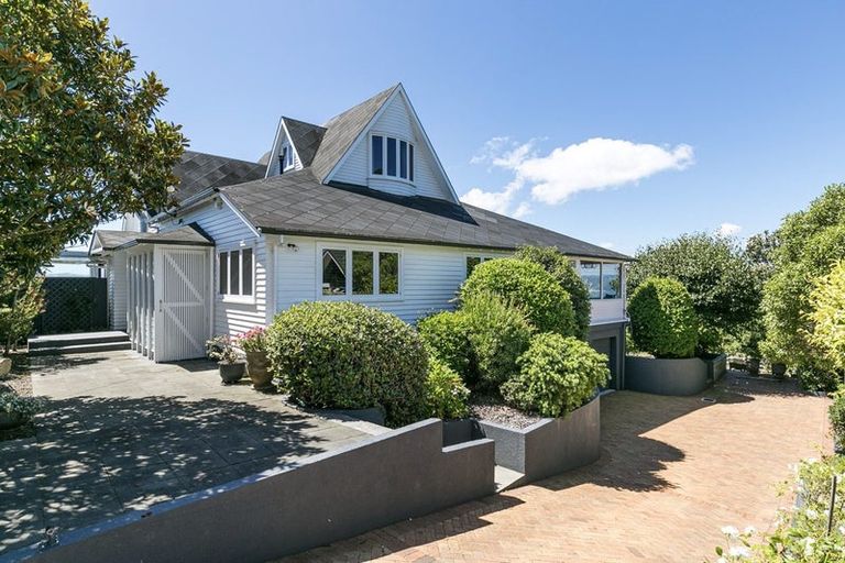 Photo of property in 8 Robieson Lane, Roseneath, Wellington, 6011