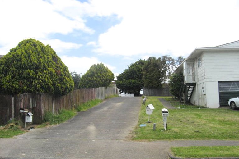 Photo of property in 2/13 Frobisher Way, Clendon Park, Auckland, 2103