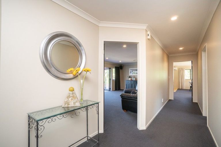 Photo of property in 34 Schnell Drive, Kelvin Grove, Palmerston North, 4414