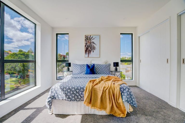 Photo of property in 12 South Pacific Place, Henderson, Auckland, 0612