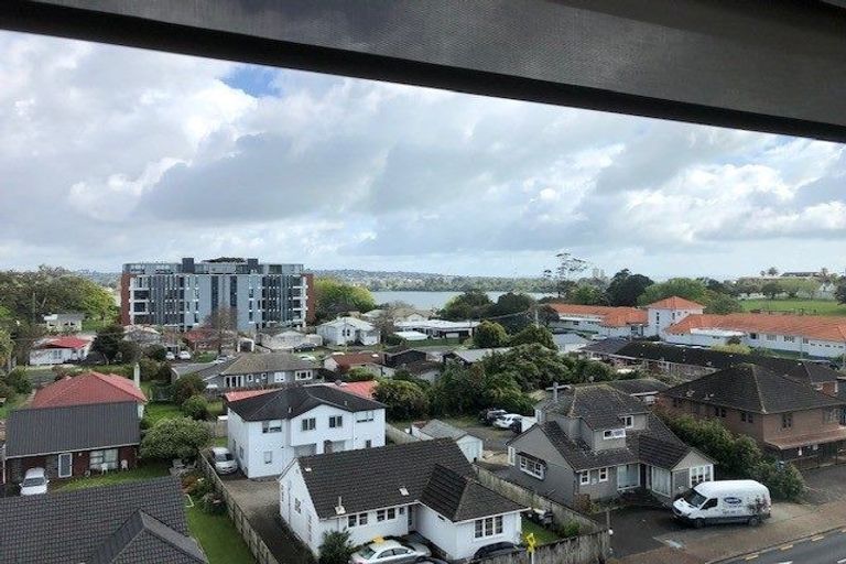 Photo of property in Frank Sargeson Apts, 503/80 Anzac Street, Takapuna, Auckland, 0622