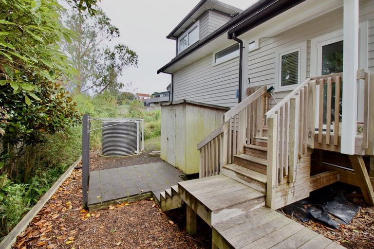 Photo of property in 17a Target Road, Totara Vale, Auckland, 0629