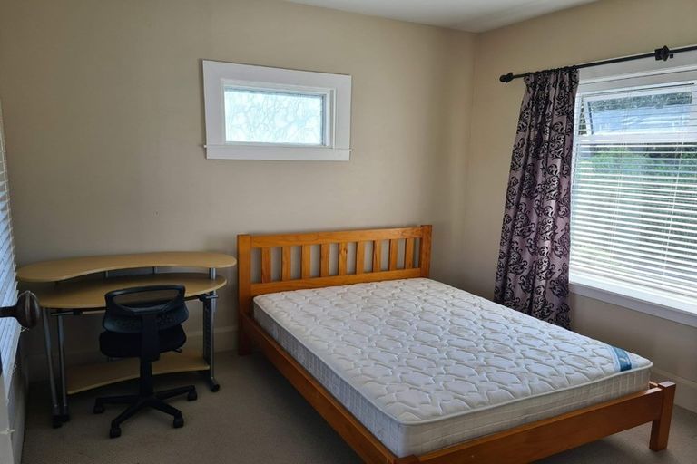 Photo of property in 11 Avonhead Road, Avonhead, Christchurch, 8042