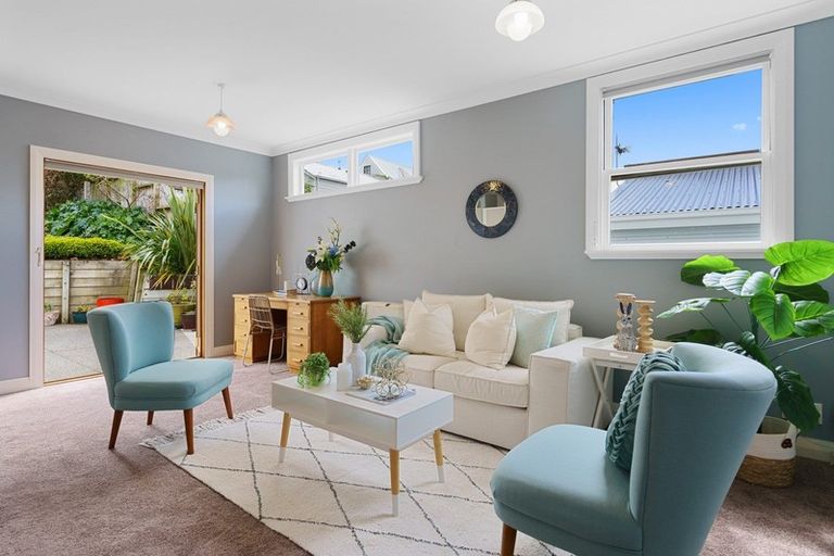 Photo of property in 36 Edinburgh Terrace, Berhampore, Wellington, 6023
