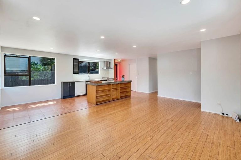 Photo of property in 28 Cranston Street, Torbay, Auckland, 0632