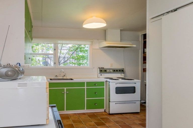 Photo of property in 17 Hughes Street, Waikanae Beach, Waikanae, 5036