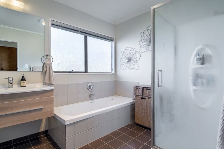 Photo of property in 12 Coppelia Avenue, Omokoroa, 3114