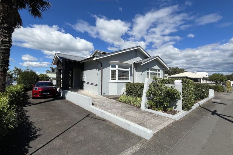 Photo of property in 204a Devonport Road, Tauranga, 3110