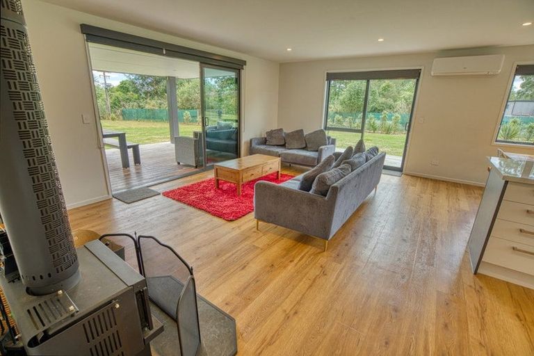 Photo of property in 5 Fairway Drive, Moana, 7872