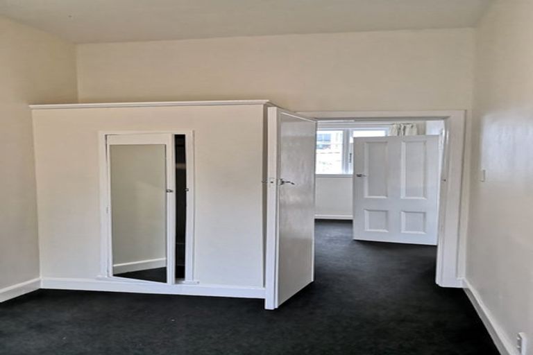 Photo of property in 6 Rixon Grove, Mount Victoria, Wellington, 6011