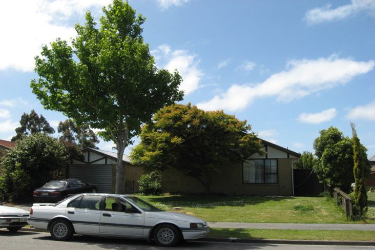 Photo of property in 32 Karnak Crescent, Russley, Christchurch, 8042