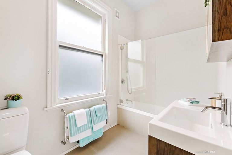 Photo of property in 12 Finlay Terrace, Mount Cook, Wellington, 6021