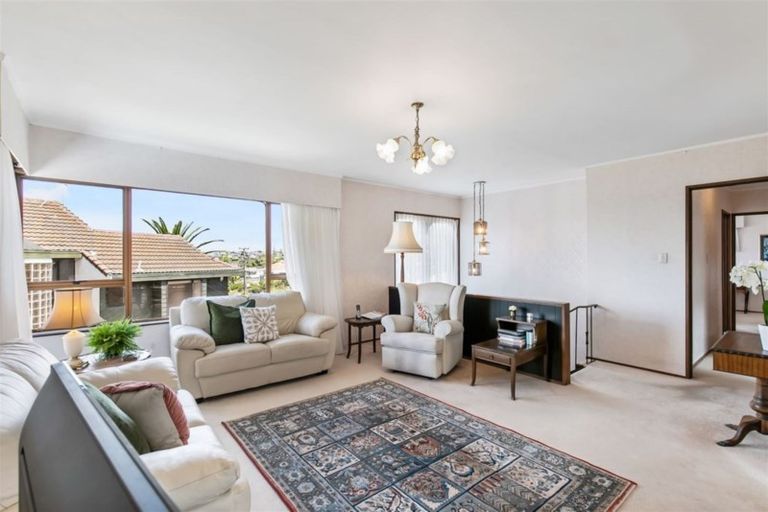 Photo of property in 2/23 Beach Road, Castor Bay, Auckland, 0620