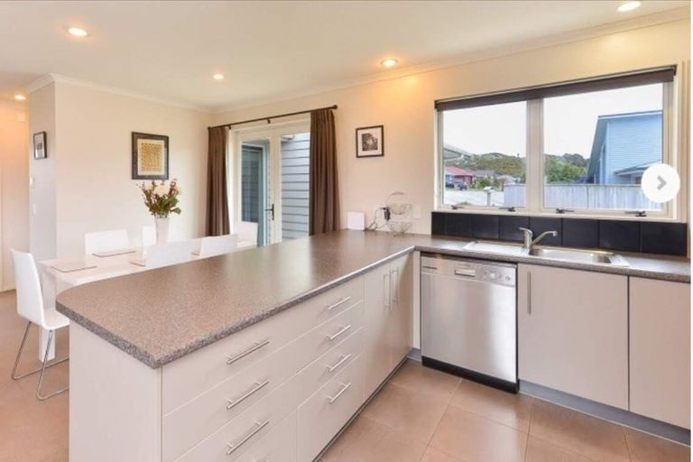 Photo of property in 31 Mcewen Crescent, Riverstone Terraces, Upper Hutt, 5018