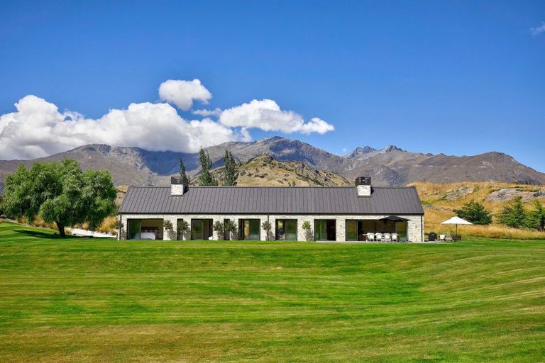 Photo of property in 7 Bendemeer Lane, Lake Hayes, Queenstown, 9371
