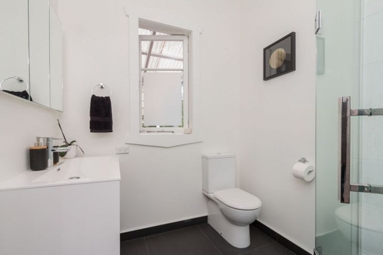 Photo of property in 1012 Great North Road, Point Chevalier, Auckland, 1022