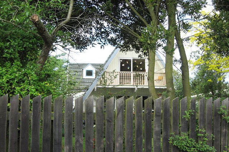 Photo of property in 17 Mckenzie Place, Waikuku Beach, 7402