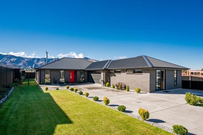 Photo of property in 8 Magpie Place, Lake Hawea, Wanaka, 9382