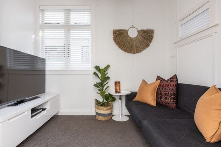 Photo of property in 44 Faraday Street, Hospital Hill, Napier, 4110