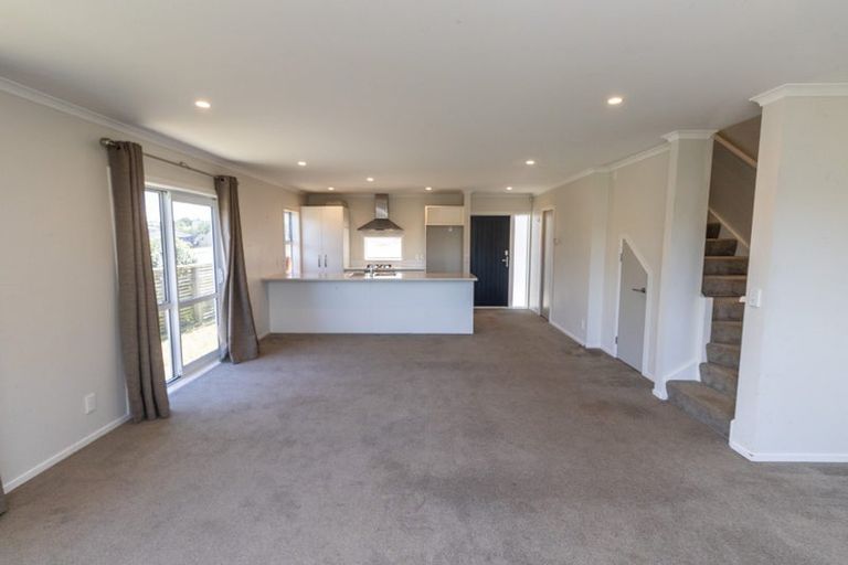 Photo of property in 1/20 Glanmire Road, Newlands, Wellington, 6037