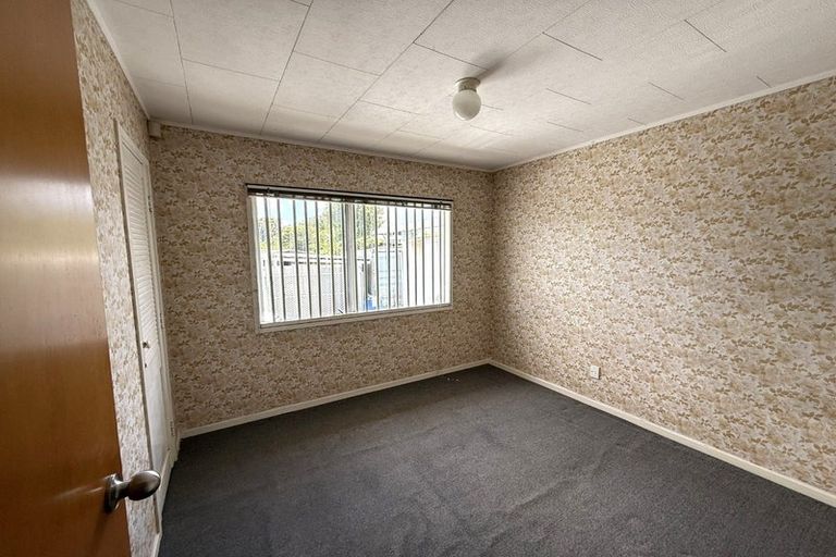 Photo of property in 190 Universal Drive, Henderson, Auckland, 0610