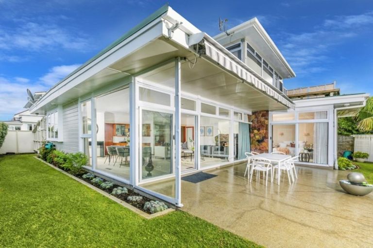 Photo of property in 116a Vauxhall Road, Narrow Neck, Auckland, 0624