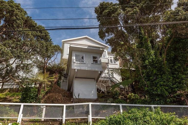 Photo of property in 80 Kelburn Parade, Kelburn, Wellington, 6012