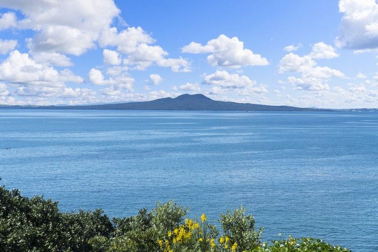 Photo of property in 40 Rock Isle Road, Torbay, Auckland, 0630