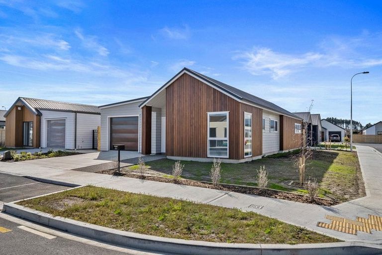 Photo of property in 6 Rotoiti Place, Paraparaumu, 5032