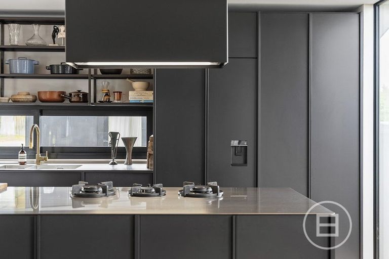 Photo of property in 4 Renata Crescent, Te Atatu Peninsula, Auckland, 0610