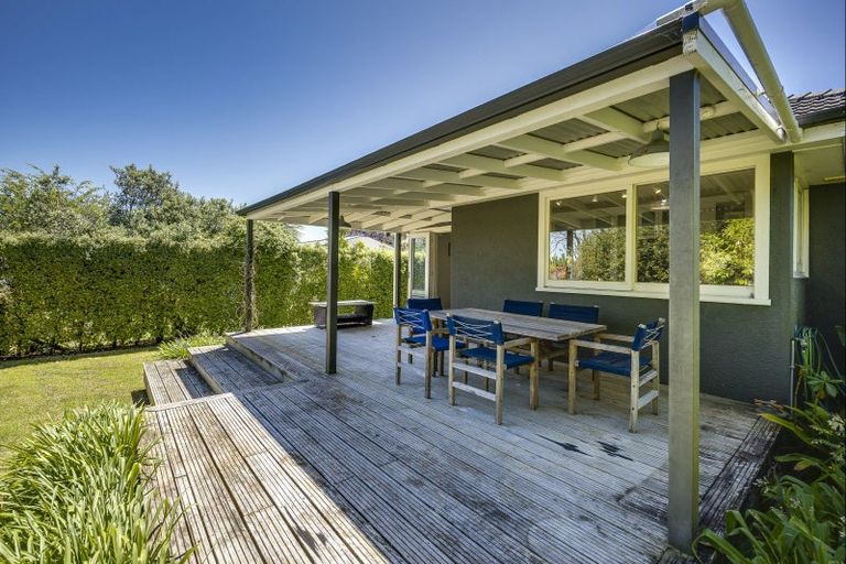 Photo of property in 16 Tauroa Road, Havelock North, 4130