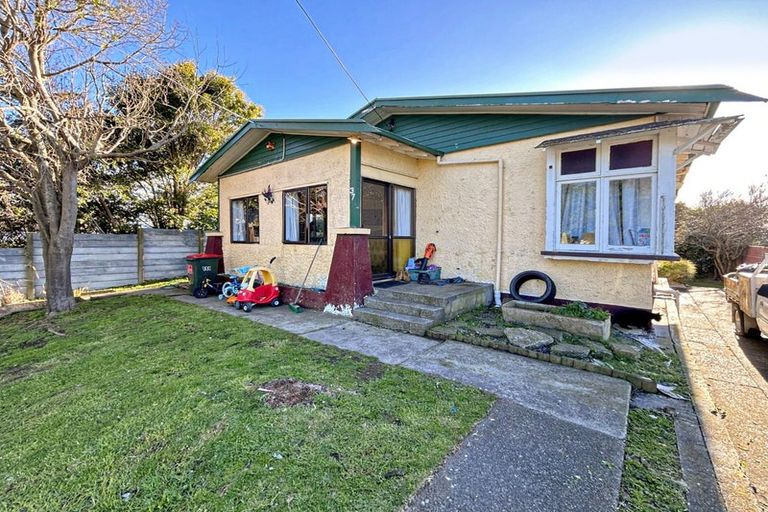 Photo of property in 37 Manuka Street, Castlecliff, Whanganui, 4501