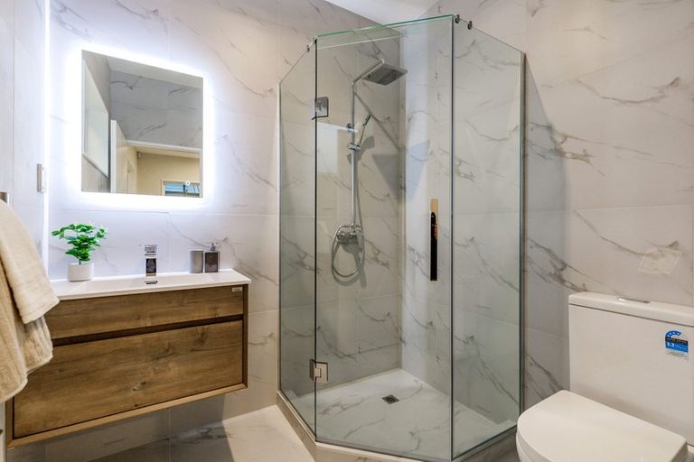 Photo of property in 10 Tarras Road, Kumeu, 0810