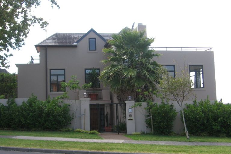 Photo of property in 3 Bournemouth Terrace, Murrays Bay, Auckland, 0630