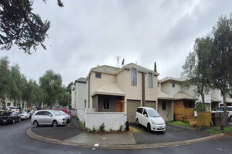 Photo of property in 37 Verdale Circle, Glen Eden, Auckland, 0602