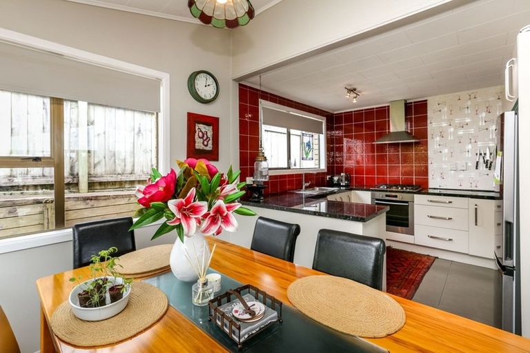 Photo of property in 5 Penrith Street, Westown, New Plymouth, 4310